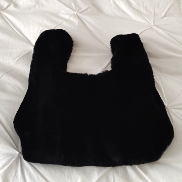Kara black faux fur handle bag - Picture 2 of 7